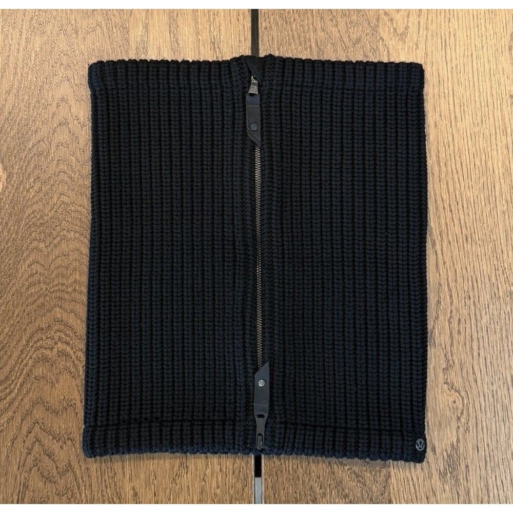 Lululemon 100% Merino Wool Falling Freely Zip Scarf Neck Warmer O/S Black Ribbed